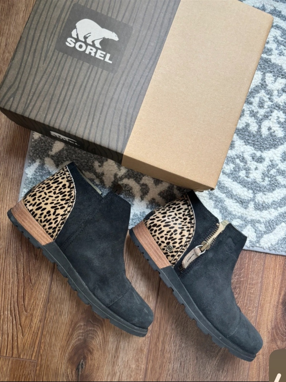 Sorel Black with Leopard Accent Major Low Premium Size 9